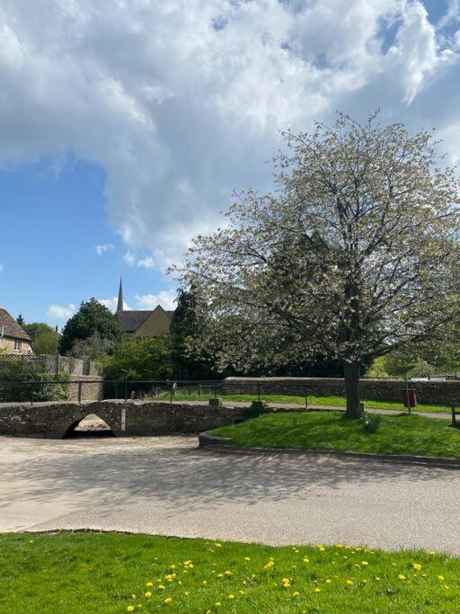 Stylish One Bedroom Cotswold Coach House Tetbury Exterior foto