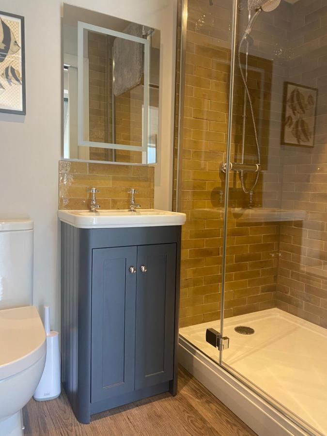 Stylish One Bedroom Cotswold Coach House Tetbury Exterior foto