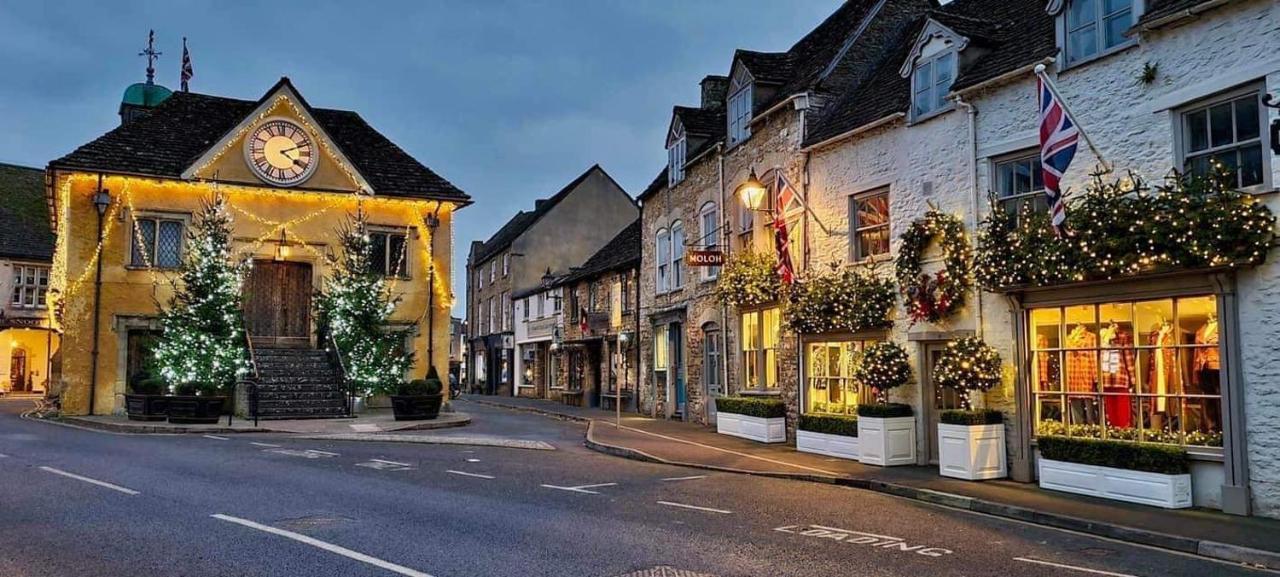 Stylish One Bedroom Cotswold Coach House Tetbury Exterior foto