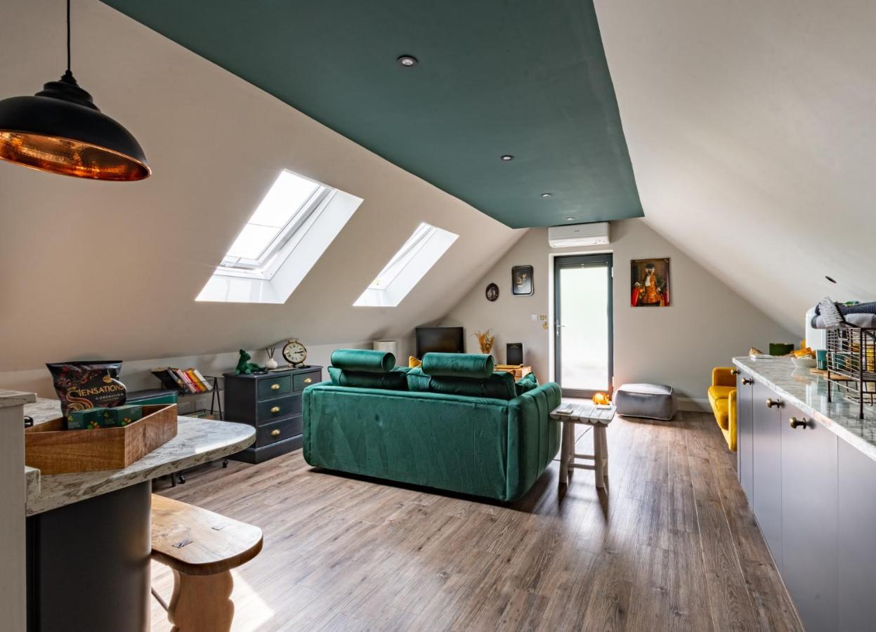 Stylish One Bedroom Cotswold Coach House Tetbury Exterior foto